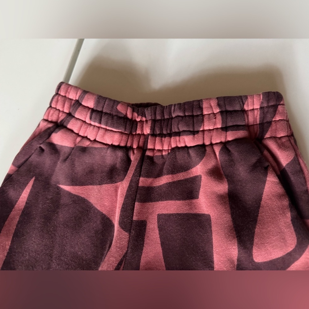 Nike A.I.R. (Artist In Residence) Kids' Cody Hudson Joggers in maroon Flyease - Picture 4 of 7